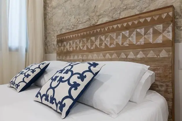 Standard Oda, 1 Büyük (Queen) Boy Yatak, Sigara İçilmez, Buzdolabı