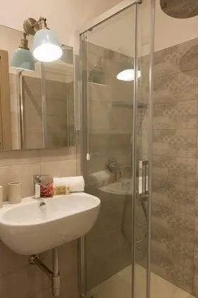 Standard Oda, 1 Büyük (Queen) Boy Yatak, Sigara İçilmez, Buzdolabı