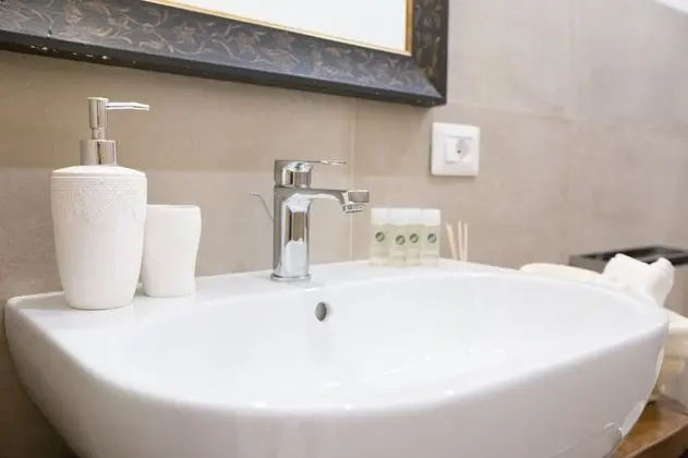 Standard Oda, 1 Büyük (Queen) Boy Yatak, Sigara İçilmez, Buzdolabı