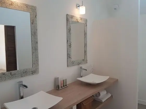 Deluxe Üç Kişilik Oda, Banyolu/Duşlu, Havuz Manzaralı (Attachante)