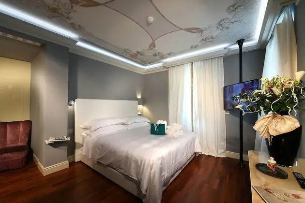 Luxury Oda