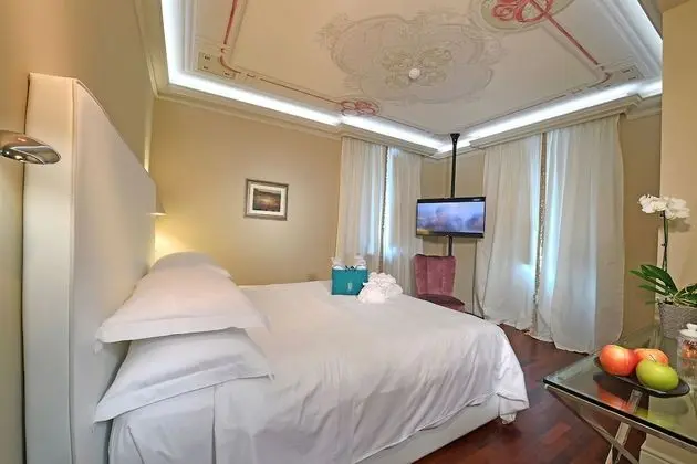 Luxury Oda