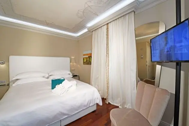 Luxury Oda