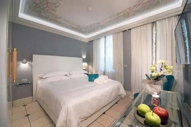 Luxury Oda