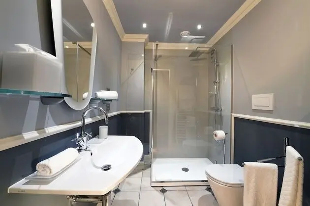 Luxury Oda