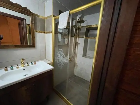 Triple, Avlu Manzaralı