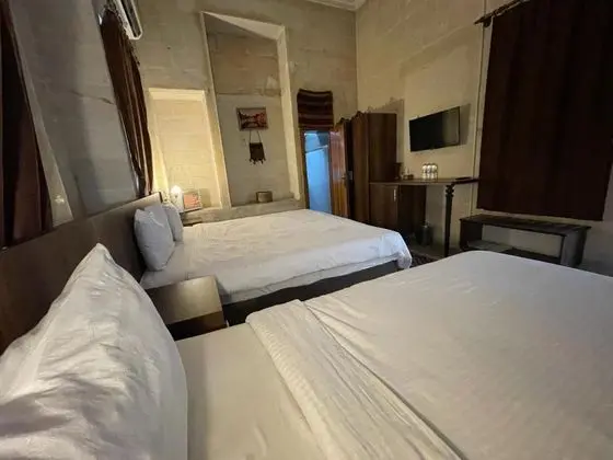 Triple, Avlu Manzaralı