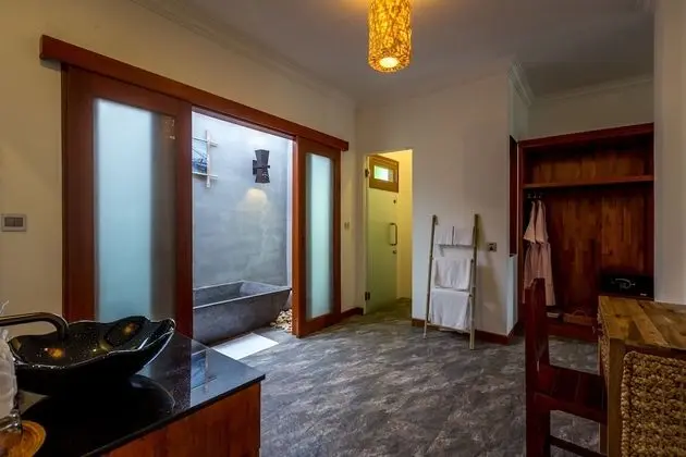 Süit, Bahçe Manzaralı (Private)