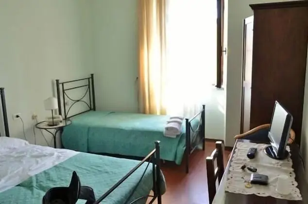Üç Kişilik Oda