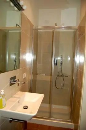 Apart Daire, 5 Yatak Odası