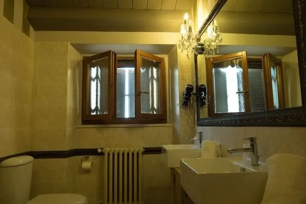 Deluxe Tek Büyük Yataklı Oda, 1 Yatak Odası, Banyolu/Duşlu, Bahçe Manzaralı