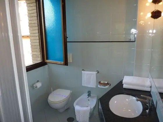 Basic Tek Büyük veya İki Ayrı Yataklı Oda