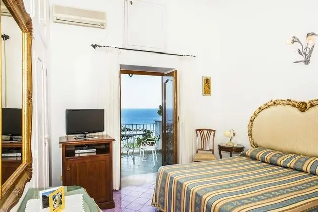 Standard Tek Büyük Yataklı Oda, Balkon, Kısmi Deniz Manzaralı