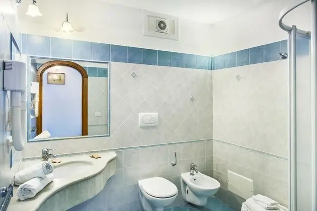 Standard Tek Büyük Yataklı Oda, Balkon, Kısmi Deniz Manzaralı