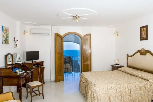 Standard Tek Büyük Yataklı Oda, Balkon, Kısmi Deniz Manzaralı