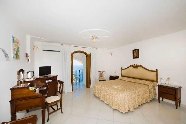 Standard Tek Büyük Yataklı Oda, Balkon, Kısmi Deniz Manzaralı