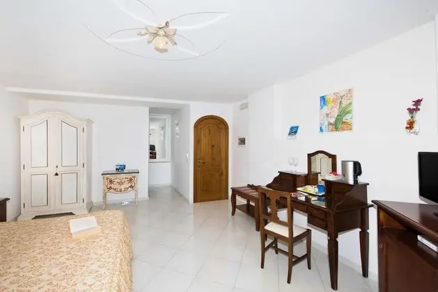 Standard Tek Büyük Yataklı Oda, Balkon, Kısmi Deniz Manzaralı
