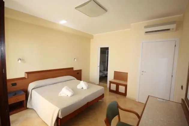 Tek Büyük Yataklı Oda, Balkon, Deniz Manzaralı