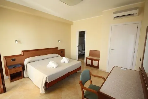 Tek Büyük Yataklı Oda, Balkon, Deniz Manzaralı