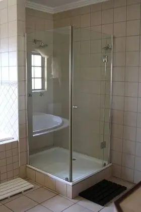 Comfort Tek Büyük Yataklı Oda, Bahçe Manzaralı