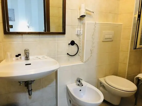 Economy Tek Büyük veya İki Ayrı Yataklı Oda