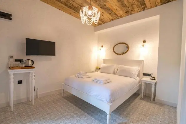 Bağlantılı Aile Odası, Manzarasız, Penceresiz