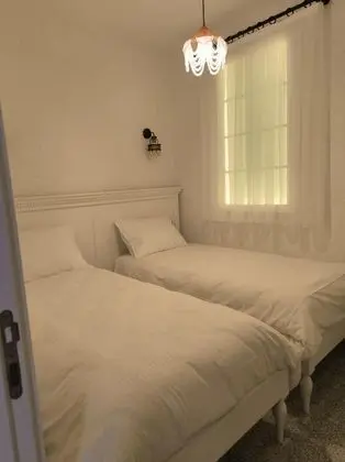Bağlantılı Aile Odası, Manzarasız, Penceresiz