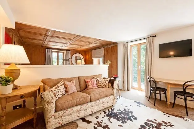 Apart Daire (Wrist Watch)