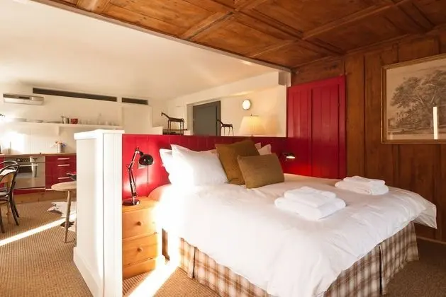 Apart Daire (Wrist Watch)