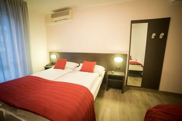 Tek Büyük veya İki Ayrı Yataklı Oda