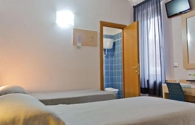 Üç Kişilik Oda