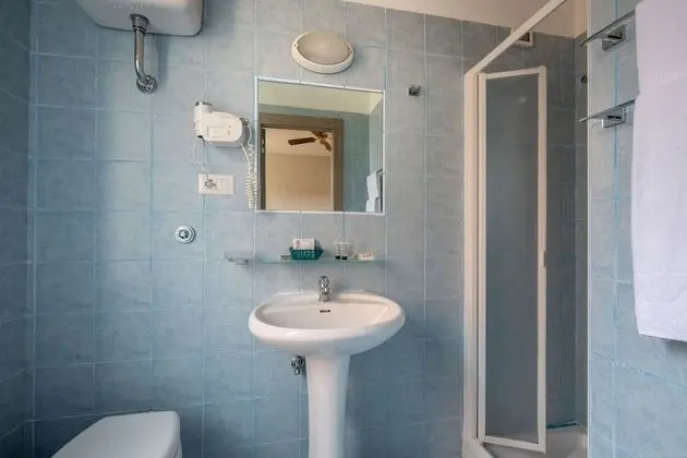 Üç Kişilik Oda