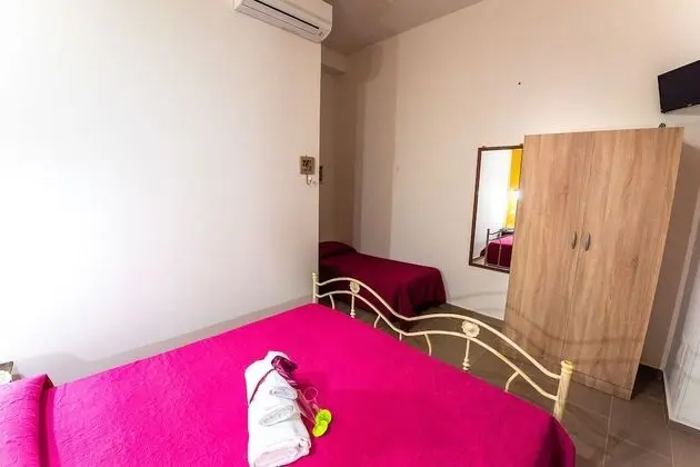 Üç Kişilik Oda