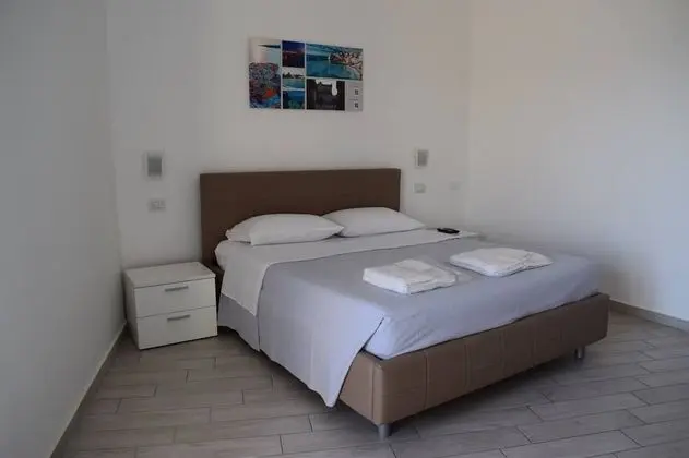 Deluxe Tek Büyük Yataklı Oda, Kısmi Deniz Manzaralı