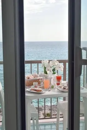 Deluxe Tek Büyük Yataklı Oda, Kısmi Deniz Manzaralı