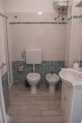 Deluxe Tek Büyük Yataklı Oda, Kısmi Deniz Manzaralı