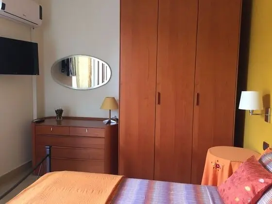 Business Tek Büyük Yataklı Oda