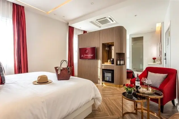 Grand Tek Büyük Yataklı Oda