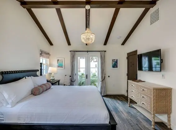 Courtyard King Studio