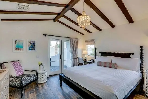 Courtyard King Studio