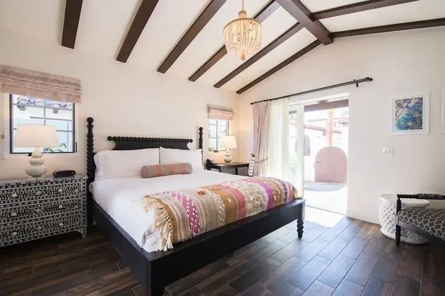 Courtyard King Studio