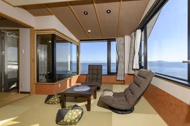 Luxury Oda
