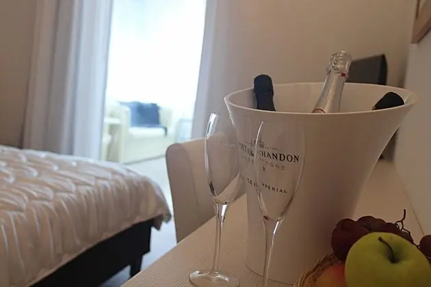 Junior Süit, Veranda