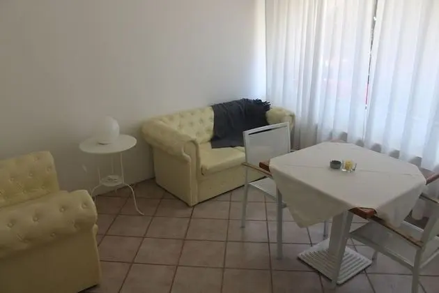 Junior Süit, Veranda