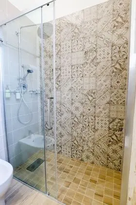 Premium Tek Büyük Yataklı Oda