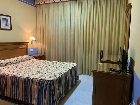 Büyük Yataklı Tek Kişilik Oda