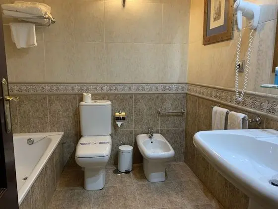 Büyük Yataklı Tek Kişilik Oda