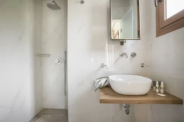 Tek Büyük veya İki Ayrı Yataklı Oda, Bahçe Manzaralı