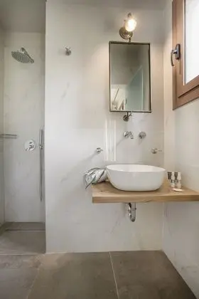 Tek Büyük veya İki Ayrı Yataklı Oda, Bahçe Manzaralı