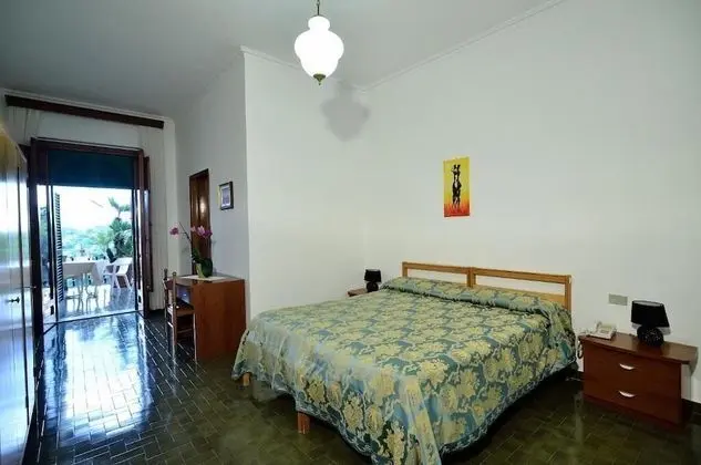 Üç Kişilik Oda